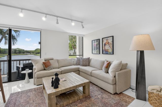 804 Bridgewood Place, Boca Raton, FL 33434