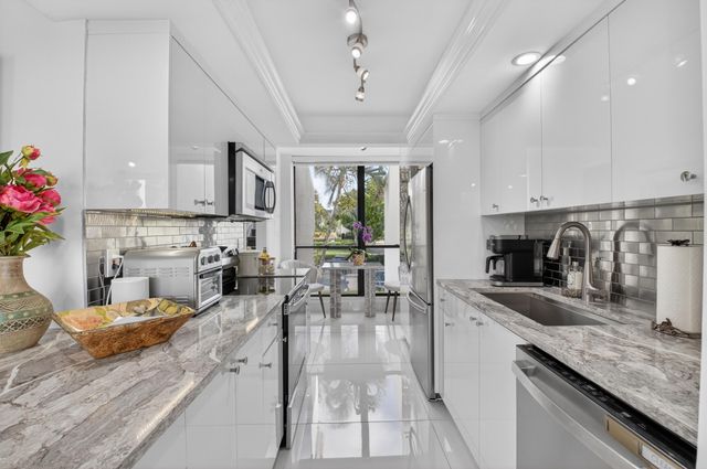 804 Bridgewood Place, Boca Raton, FL 33434