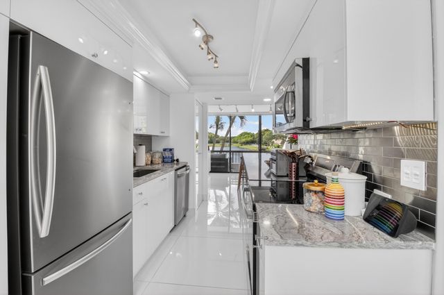 804 Bridgewood Place, Boca Raton, FL 33434