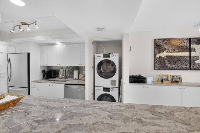 804 Bridgewood Place, Boca Raton, FL 33434