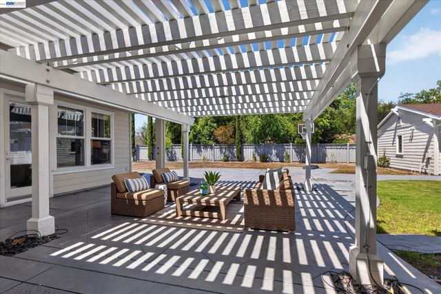 932 Hansen Rd, Livermore, CA 94550