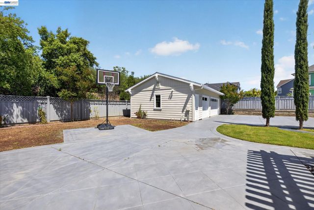 932 Hansen Rd, Livermore, CA 94550