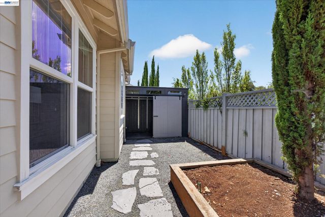 932 Hansen Rd, Livermore, CA 94550