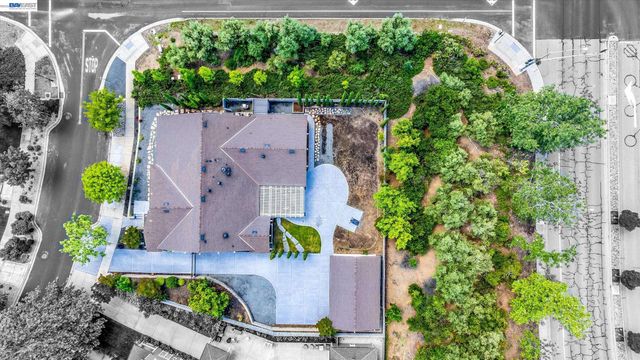 932 Hansen Rd, Livermore, CA 94550