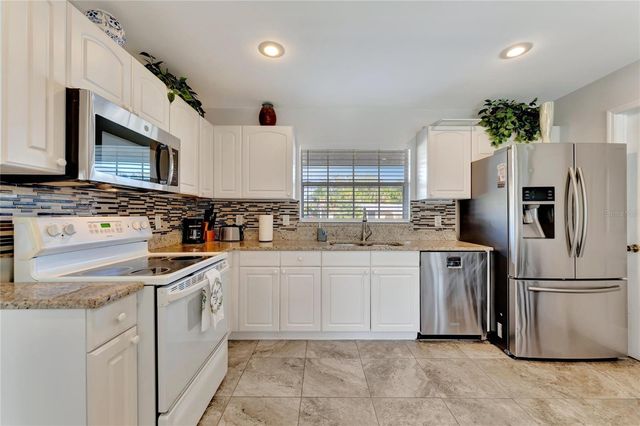 2916 WOODCREST DRIVE, Sarasota, FL 34239