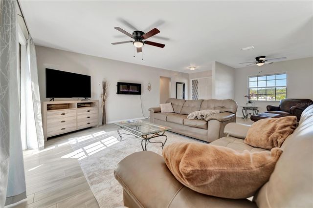 2916 WOODCREST DRIVE, Sarasota, FL 34239