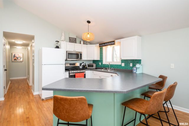 84 WALNUT Court, Dahinda, IL 61428