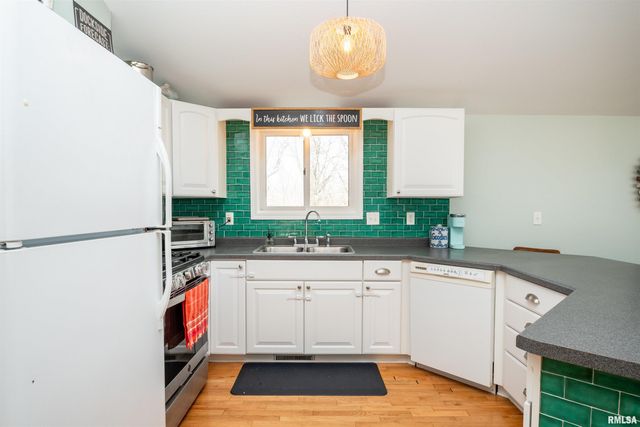 84 WALNUT Court, Dahinda, IL 61428