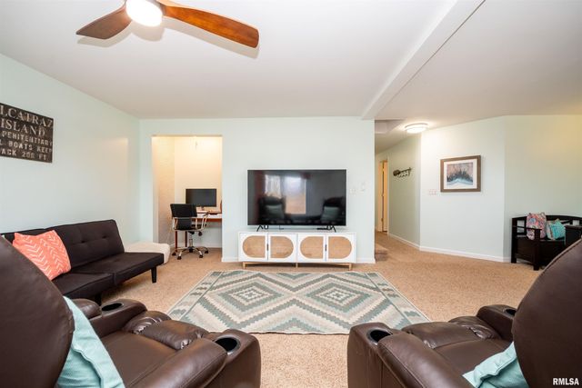 84 WALNUT Court, Dahinda, IL 61428