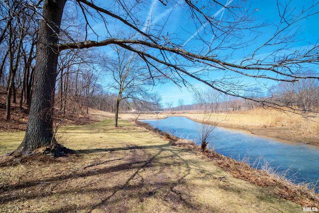 84 WALNUT Court, Dahinda, IL 61428