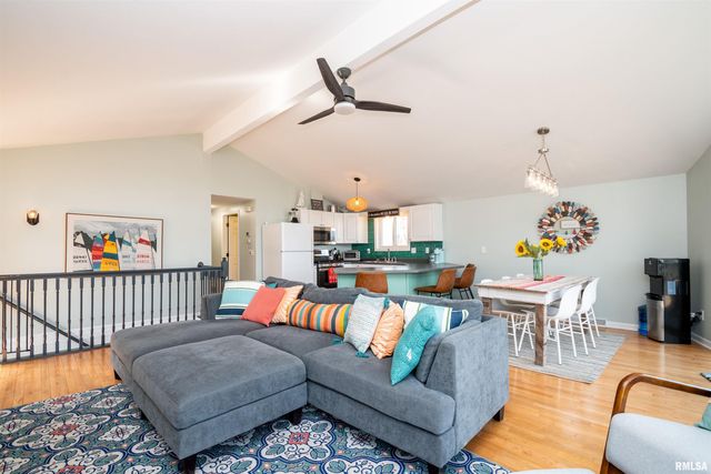 84 WALNUT Court, Dahinda, IL 61428