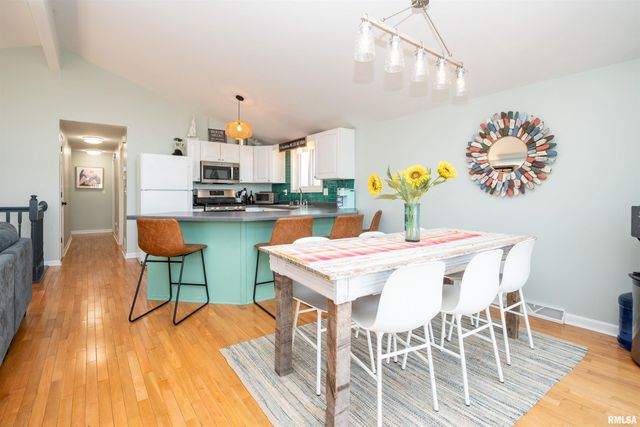 84 WALNUT Court, Dahinda, IL 61428