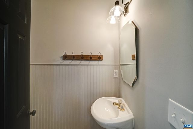 145 GRAYROCK DR, Crozet, VA 22932