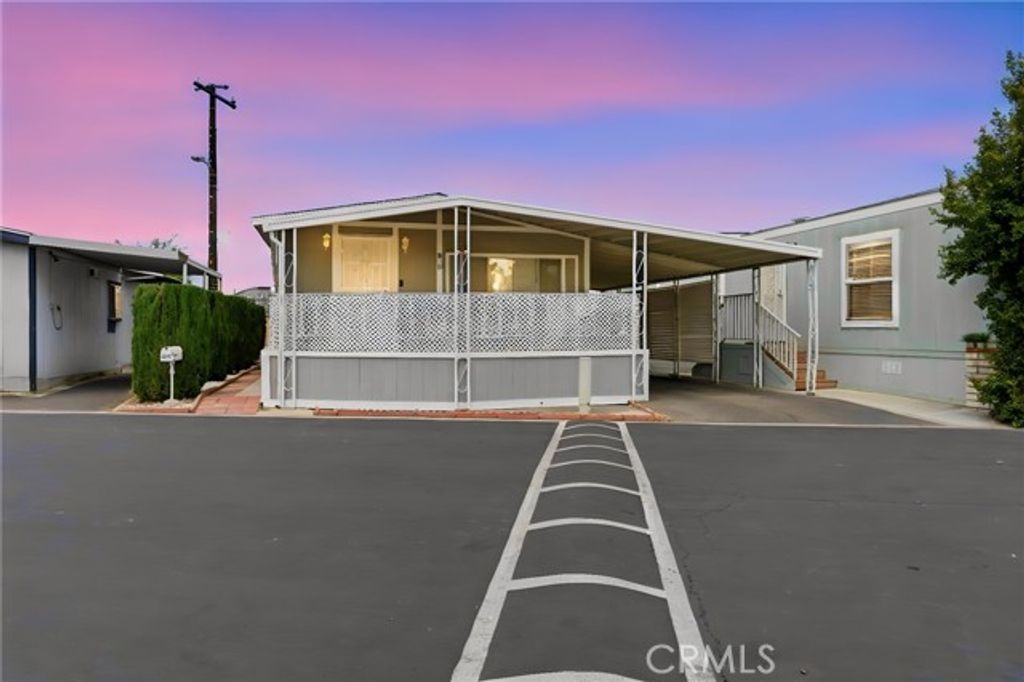 519 Willow, Santa Ana, CA 92703