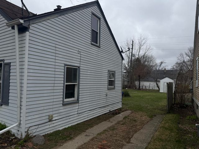 18852 Indian, Redford, MI 48240