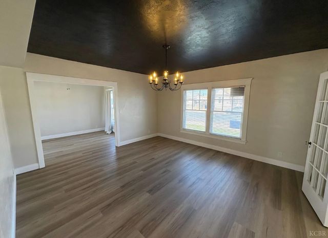 209 E 11th Street, Hanford, CA 93230