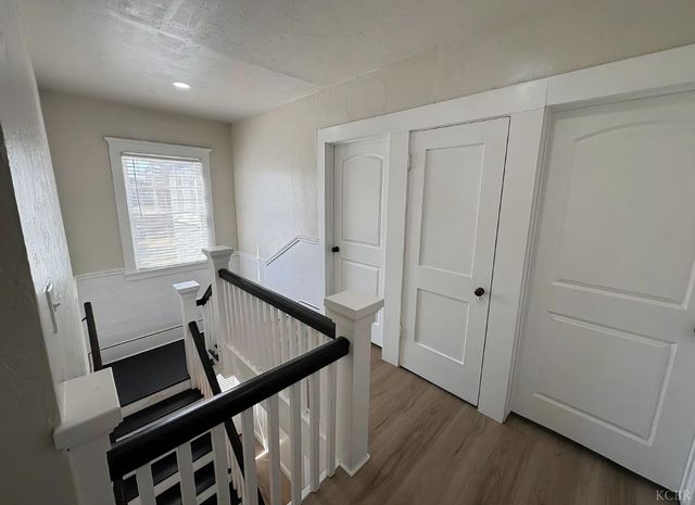 209 E 11th Street, Hanford, CA 93230