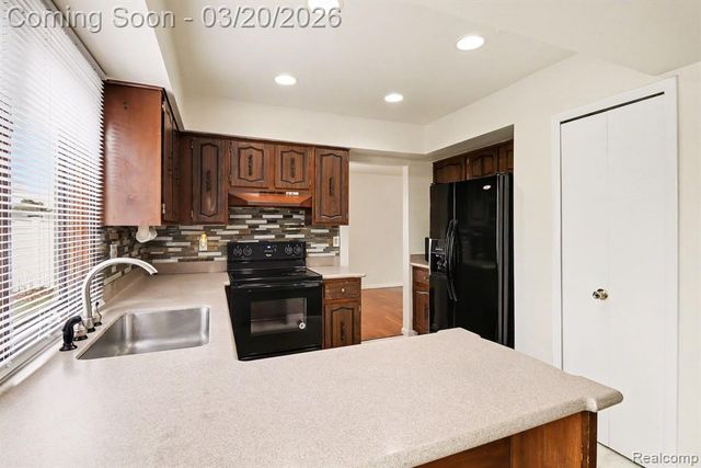 35590 Hatherly Place, Sterling Heights, MI 48310