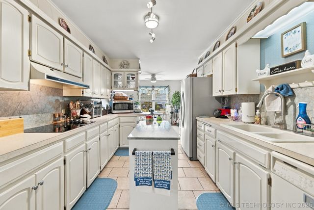 715 W Utica Street, Broken Arrow, OK 74011