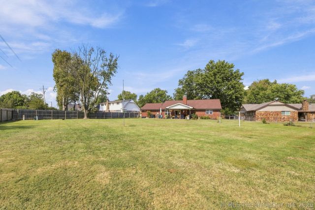 715 W Utica Street, Broken Arrow, OK 74011