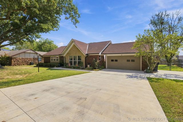 715 W Utica Street, Broken Arrow, OK 74011