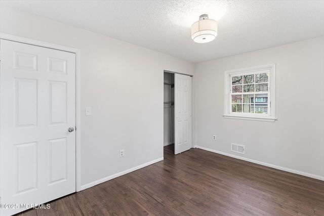 17 Walter Drive, Jackson, NJ 08527