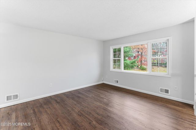 17 Walter Drive, Jackson, NJ 08527