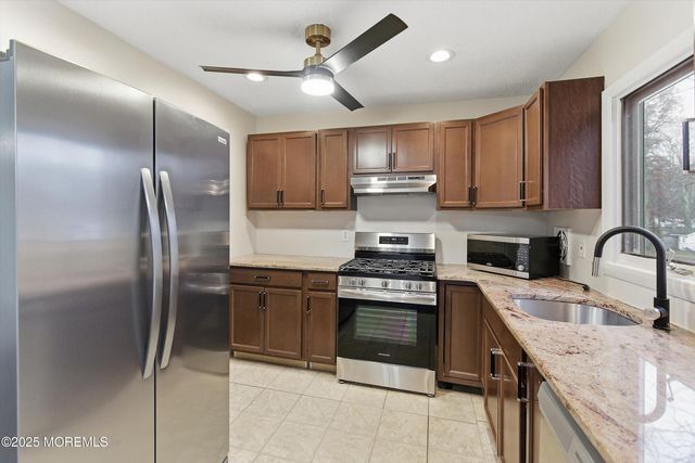 17 Walter Drive, Jackson, NJ 08527