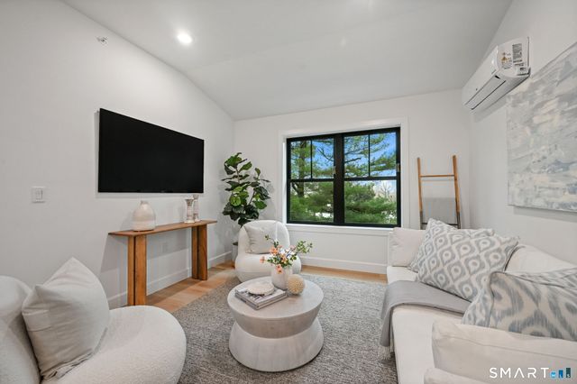 131 Beach Road 210, Fairfield, CT 06824