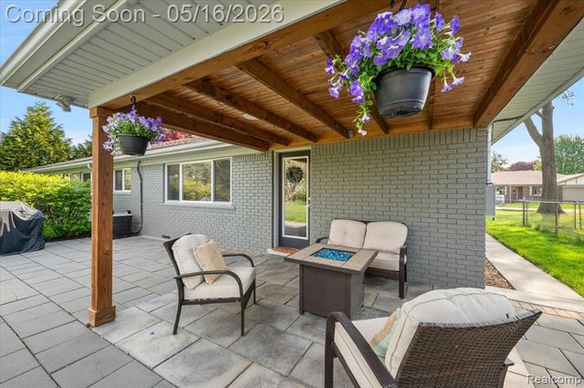 45503 Klingkammer Street, Utica, MI 48317