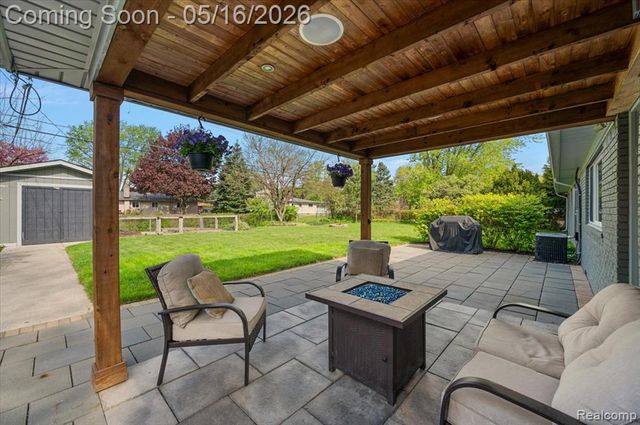 45503 Klingkammer Street, Utica, MI 48317