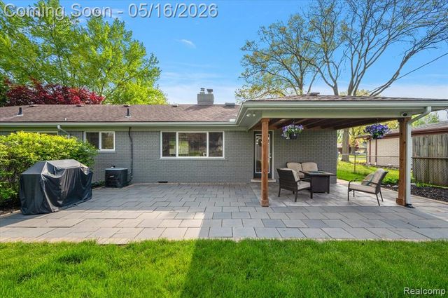 45503 Klingkammer Street, Utica, MI 48317