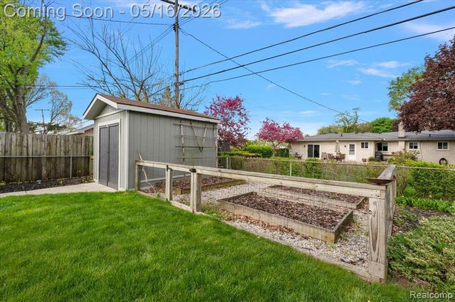 45503 Klingkammer Street, Utica, MI 48317