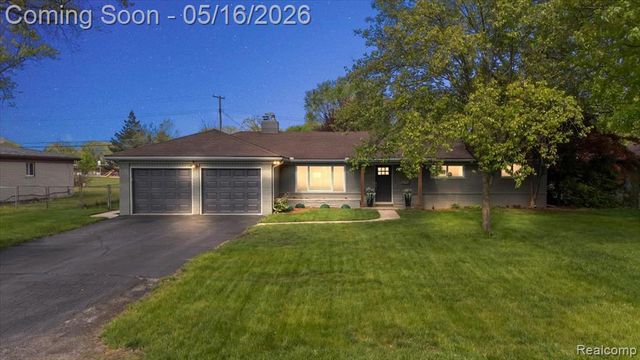 45503 Klingkammer Street, Utica, MI 48317