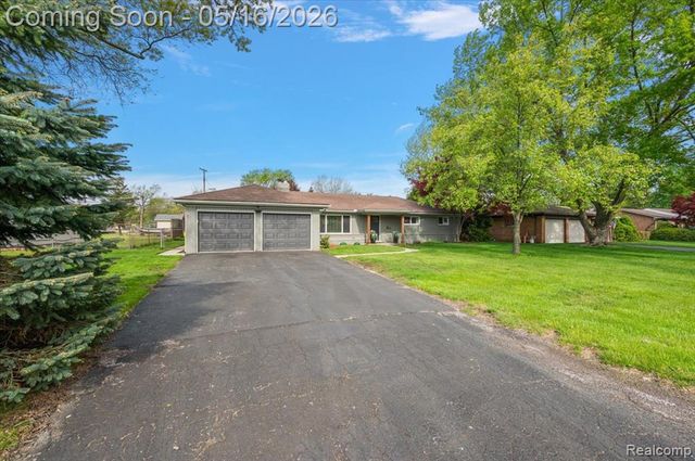 45503 Klingkammer Street, Utica, MI 48317