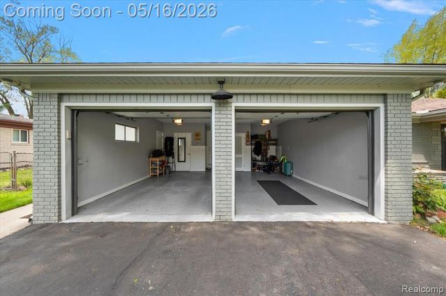 45503 Klingkammer Street, Utica, MI 48317