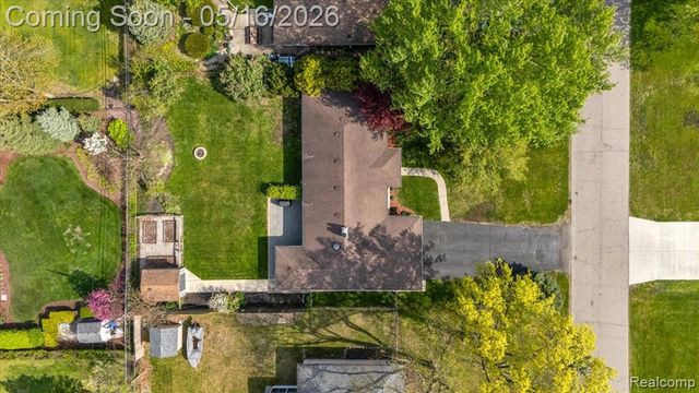 45503 Klingkammer Street, Utica, MI 48317