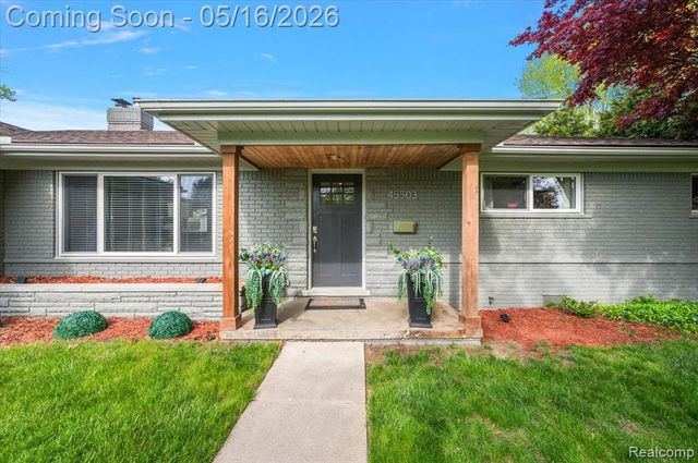 45503 Klingkammer Street, Utica, MI 48317