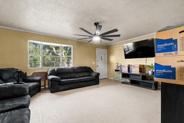 504 S 9th St, Aransas Pass, TX 78336