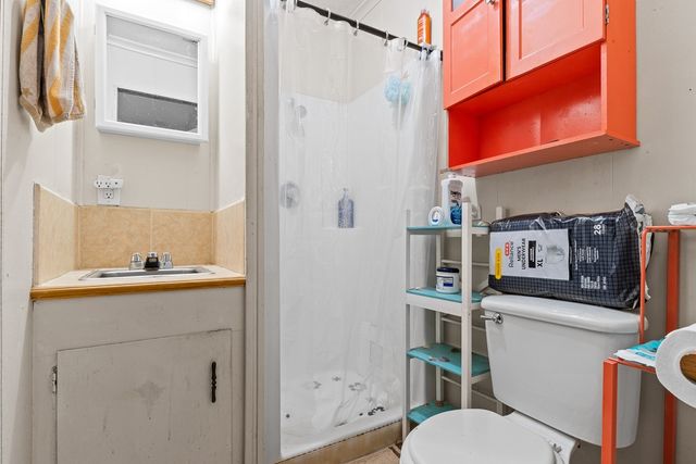 504 S 9th St, Aransas Pass, TX 78336