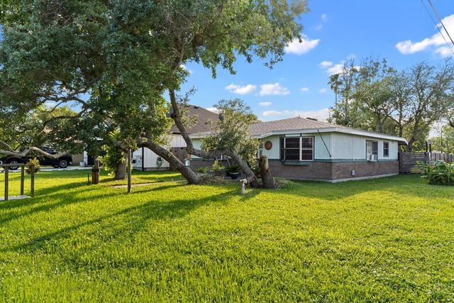504 S 9th St, Aransas Pass, TX 78336