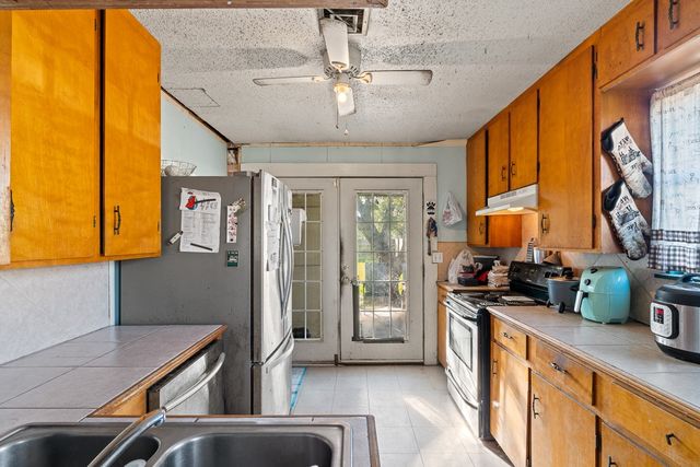 504 S 9th St, Aransas Pass, TX 78336