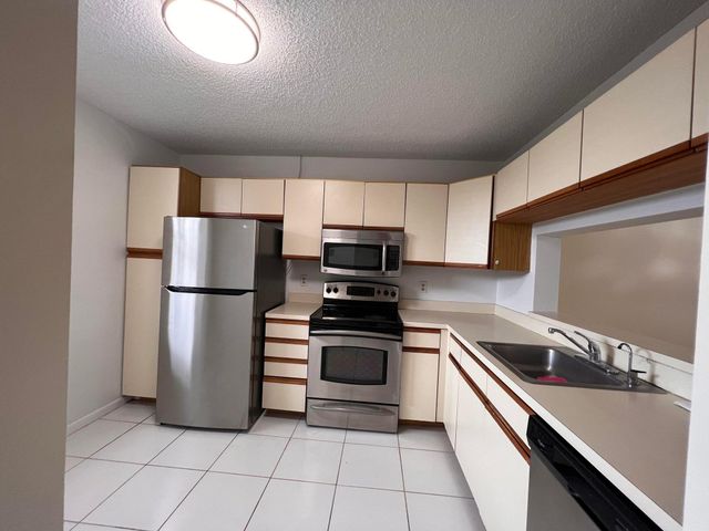 3100 NW 42nd Avenue D404, Coconut Creek, FL 33066