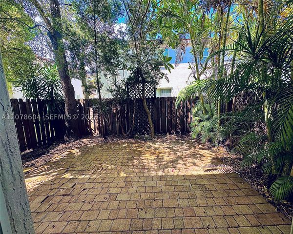 1035 NE 207th Ter, Miami, FL 33179