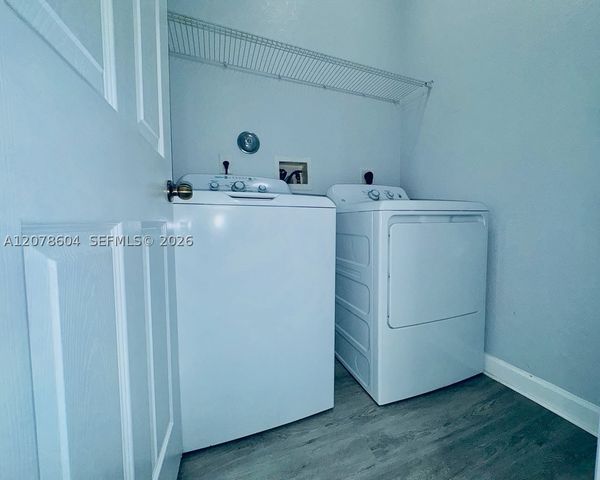 1035 NE 207th Ter, Miami, FL 33179