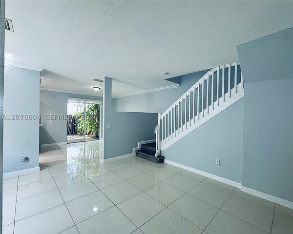 1035 NE 207th Ter, Miami, FL 33179