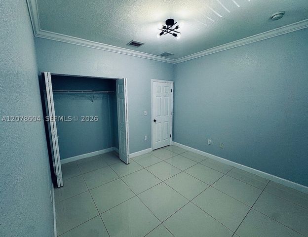 1035 NE 207th Ter, Miami, FL 33179