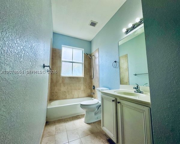 1035 NE 207th Ter, Miami, FL 33179