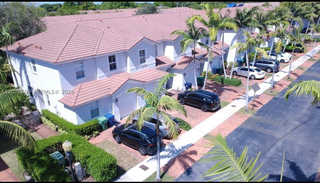 1035 NE 207th Ter, Miami, FL 33179