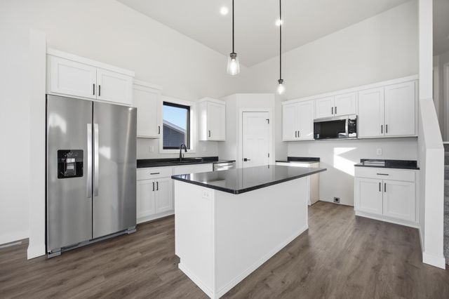 6264 86th Avenue S, Horace, ND 58047